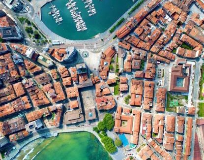 Cimadevilla Apartment | Oceanfront Comfort at Gijón Marino - Rated 8.9/10