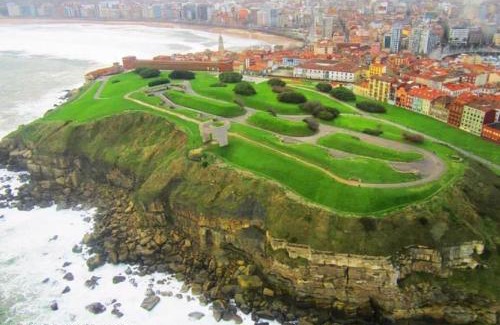 Cimadevilla Apartment | Oceanfront Comfort at Gijón Marino - Rated 8.9/10