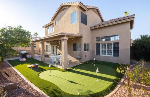 Gilbert House | Discover Comfort at Gilbert Douglas Hotel with Pool & Breakfast
