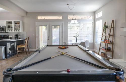Gilbert House | Discover Comfort at Gilbert Douglas Hotel with Pool & Breakfast