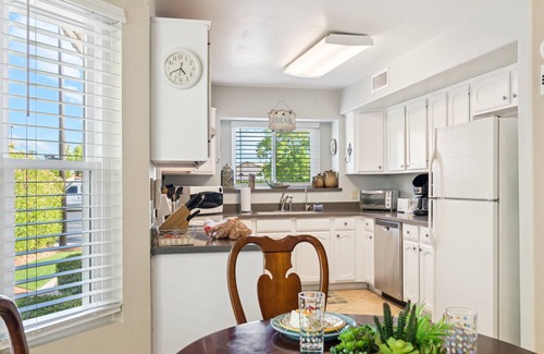 The Islands House | Guest Rated 9.8: Gilbert Island Cozy Home with Pool & Putting Green