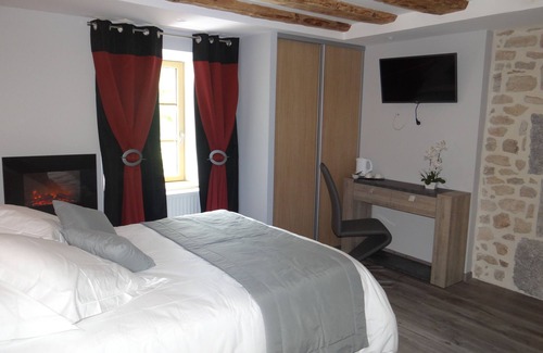 Chaudes-Aigues House | Experience Comfort at Gilbert's House with Pool & Breakfast