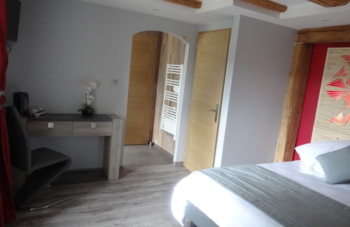 Chaudes-Aigues House | Experience Comfort at Gilbert's House with Pool & Breakfast