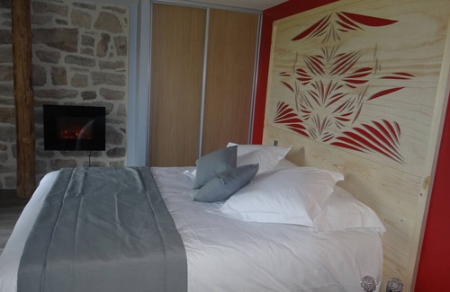 Chaudes-Aigues House | Experience Comfort at Gilbert's House with Pool & Breakfast