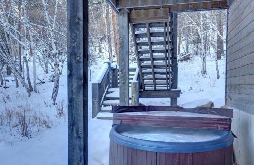Deadwood House | Gilded Buffalo: Family-Friendly Retreat with Pool & Hot Tub