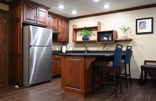 Pulaski Hotel | Giles Hotel Inn & Suites: Guest Rated 9.8 with Family Amenities