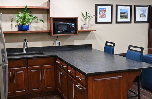 Pulaski Hotel | Giles Hotel Inn & Suites: Guest Rated 9.8 with Family Amenities