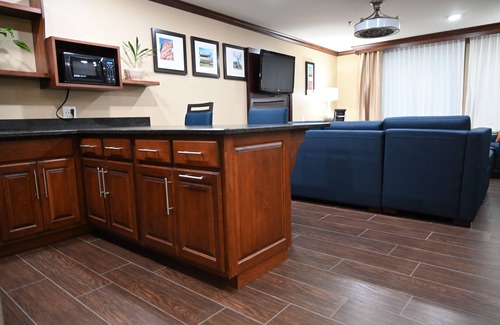 Pulaski Hotel | Giles Hotel Inn & Suites: Guest Rated 9.8 with Family Amenities