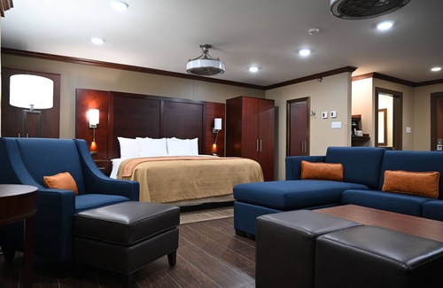Pulaski Hotel | Giles Hotel Inn & Suites: Guest Rated 9.8 with Family Amenities