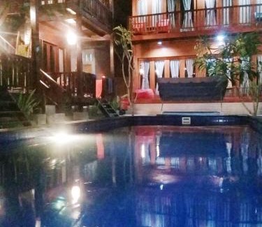 Gili Trawangan House | Oceanfront Gili Desa: Pet-Friendly with Pool & Breakfast