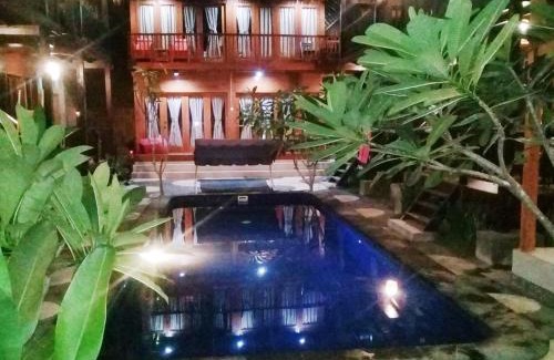 Gili Trawangan House | Oceanfront Gili Desa: Pet-Friendly with Pool & Breakfast