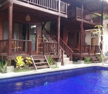 Gili Trawangan House | Oceanfront Gili Desa: Pet-Friendly with Pool & Breakfast