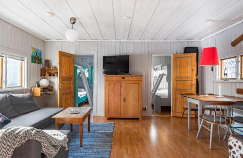 Stoten Cabin | Gilleråsvägen 13 B: Pet-Friendly Retreat with Hot Tub
