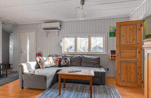 Stoten Cabin | Gilleråsvägen 13 B: Pet-Friendly Retreat with Hot Tub
