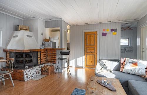 Stoten Cabin | Gilleråsvägen 13 B: Pet-Friendly Retreat with Hot Tub