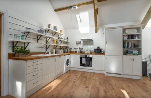 Liskeard House | Guest Rated 10/10: Gilliflower Cottage at Trethwale Barns
