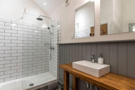 Liskeard House | Guest Rated 10/10: Gilliflower Cottage at Trethwale Barns