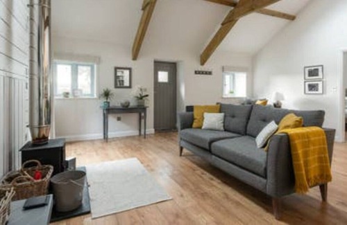 Liskeard Cottage | Gilliflower -luxury and romantic, 1 bedroom cottage, dog friendly
