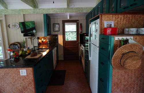 Kilauea Cottage | Secluded Gilligan's Cottage with Ocean Views and Pool