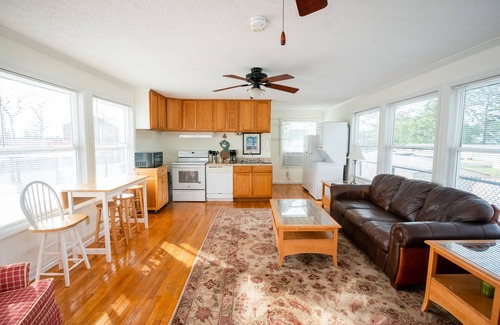 White Lake Cottage | Idyllic White Lake Waterfront Cottage with Pool and Boat Access