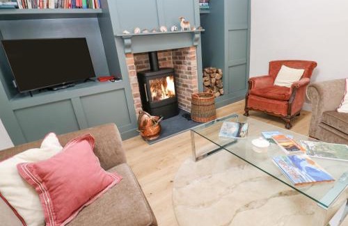 Helston House | Gilly Skyber: Pet-Friendly Retreat with 10/10 Guest Rating
