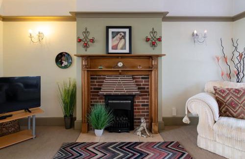 Aylestone House | Discover Gilmoreton House: Family-Friendly & Breakfast Included