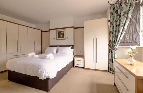 Aylestone House | Discover Gilmoreton House: Family-Friendly & Breakfast Included