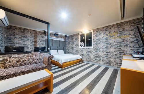 Gimcheon Hotel | Eco-Friendly Stay at Gimcheon EX with Hot Tub & Kitchen