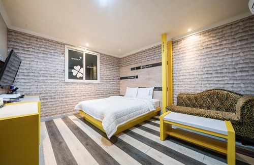 Gimcheon Hotel | Eco-Friendly Stay at Gimcheon EX with Hot Tub & Kitchen