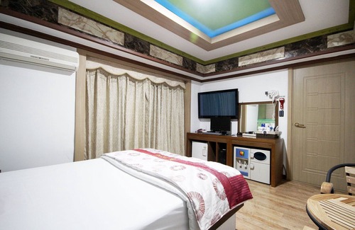Gimcheon Hotel | Gimcheon One: Eco-Friendly Hotel with Family Amenities