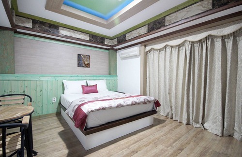 Gimcheon Hotel | Gimcheon One: Eco-Friendly Hotel with Family Amenities