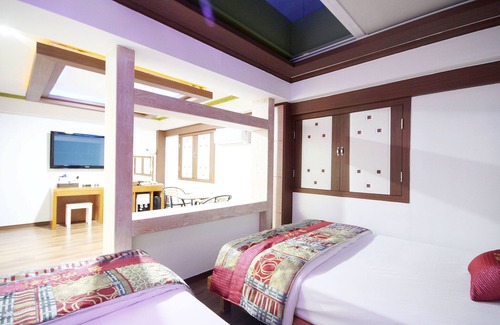 Gimcheon Hotel | Gimcheon One: Eco-Friendly Hotel with Family Amenities