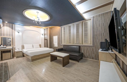 Gimcheon Hotel | Eco-Friendly Comfort at Gimcheon Ventian - Rated 9/10!