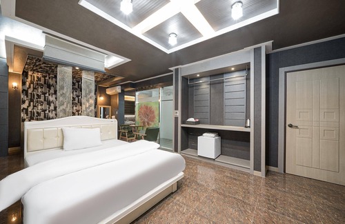 Gimcheon Hotel | Eco-Friendly Comfort at Gimcheon Ventian - Rated 9/10!