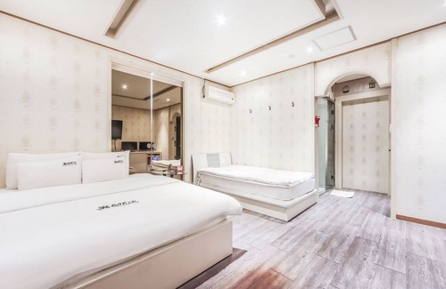 Gimhae Hotel | Eco-Friendly Retreat at Gimhae Eobangdong Miin