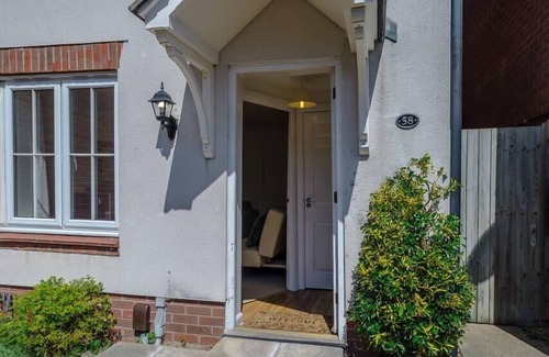 Bowthorpe House | Guest Rated 10/10: Chapel Break with Pool & Family Amenities