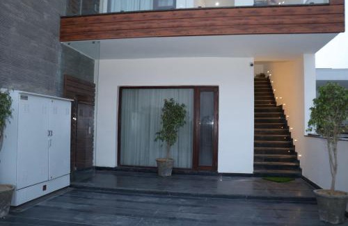 Chandigarh House | Discover Family-Friendly Stays at Ginger Garlic Hotel