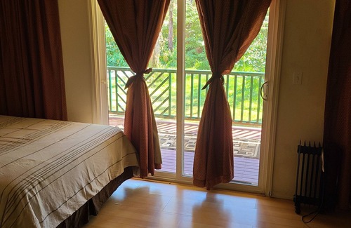 Volcano Bed & Breakfast | Ginger Room - Rated 10/10, Ideal for Family Getaways