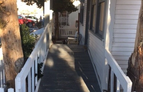 Lone Pine House | Charming Gingerbread House with Spa and Pet-Friendly Amenities