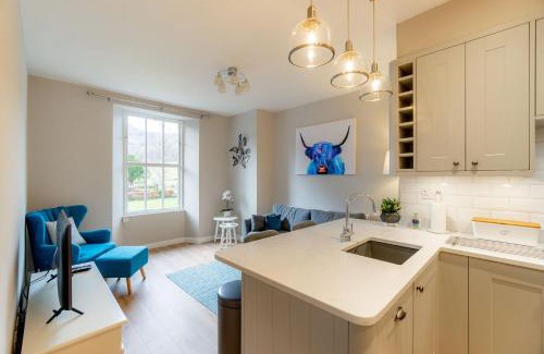 Grasmere House | Cozy Stay at Gingerbread Nook - Pet and Child Friendly