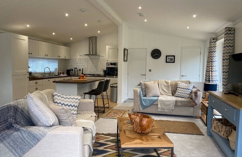 Ryther Apartment | Indulge at Gingerlily Lodge: Hot Tub & Spa Retreat