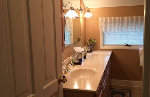 Mount Pleasant Bed & Breakfast | Discover Ginkgo Tree Inn: Guest Rated 9.8, Spa & Dining