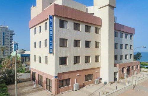 Netanya Bed & Breakfast | Ginot Yam Hotel: Oceanfront Retreat with Pet-Friendly Amenities