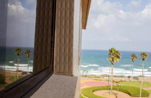 Netanya Bed & Breakfast | Ginot Yam Hotel: Oceanfront Retreat with Pet-Friendly Amenities