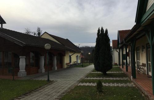 Magyarszombatfa Hotel | Ginti Panzió: Guest Rated 9/10 with Oceanfront Amenities