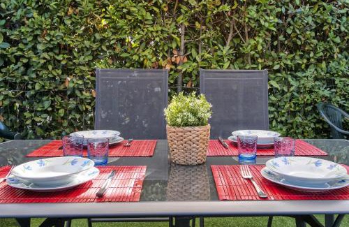 Lu Bagnu Apartment | Gio's Apartment: A Family-Friendly Retreat with Pool Access