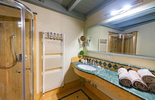 Valeggio sul Mincio Apartment | Oceanfront GioHouse4 Apartment - Guest Rated 9.3/10