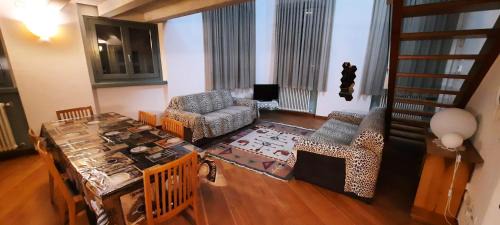 Valeggio sul Mincio Apartment | Oceanfront GioHouse4 Apartment - Guest Rated 9.3/10