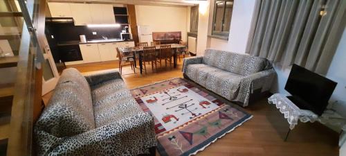 Valeggio sul Mincio Apartment | Oceanfront GioHouse4 Apartment - Guest Rated 9.3/10