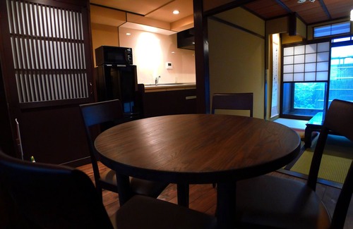 Rokurocho House | Unforgettable Gion Kyuraku: Family-Friendly Stay with Free WiFi